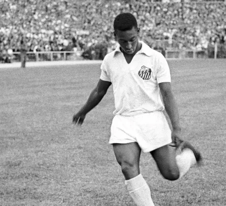 alt Un Santos en ruinas apela al aura del brasileño Pelé para volver a primera división
